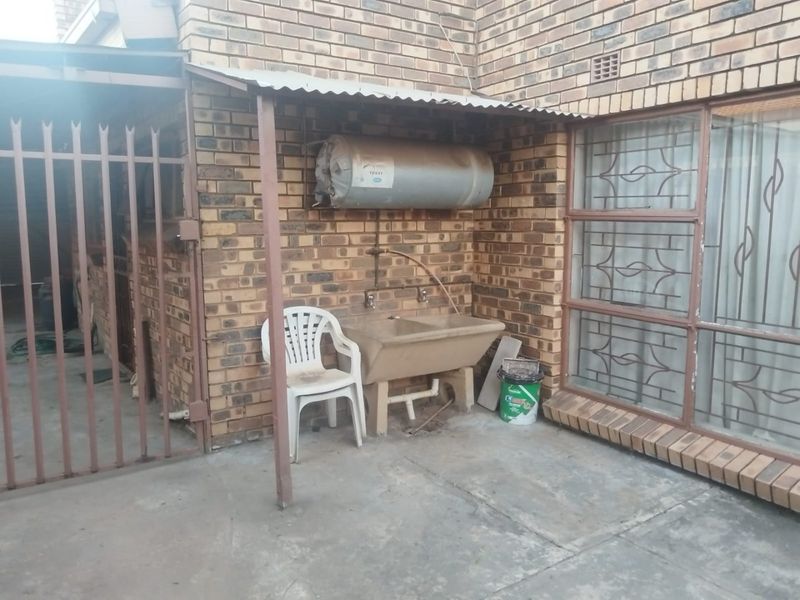 Charming Ga-Rankuwa Home with Fibre and Parkade - Photo 2