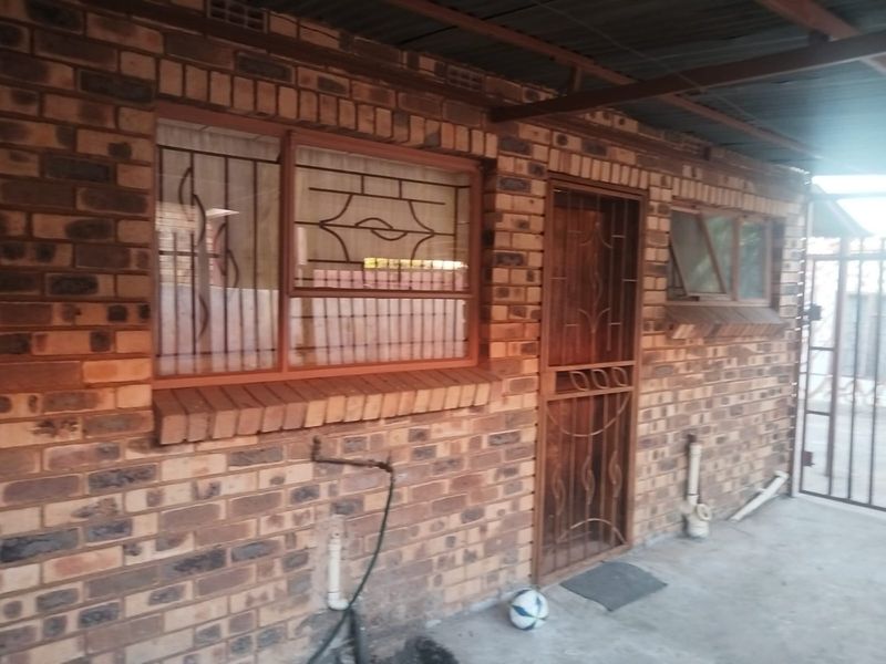 Charming Ga-Rankuwa Home with Fibre and Parkade - Photo 1