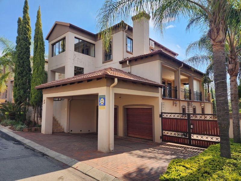 4 BEDROOM TOWNHOUSE IN WILKOPPIES - Photo 1