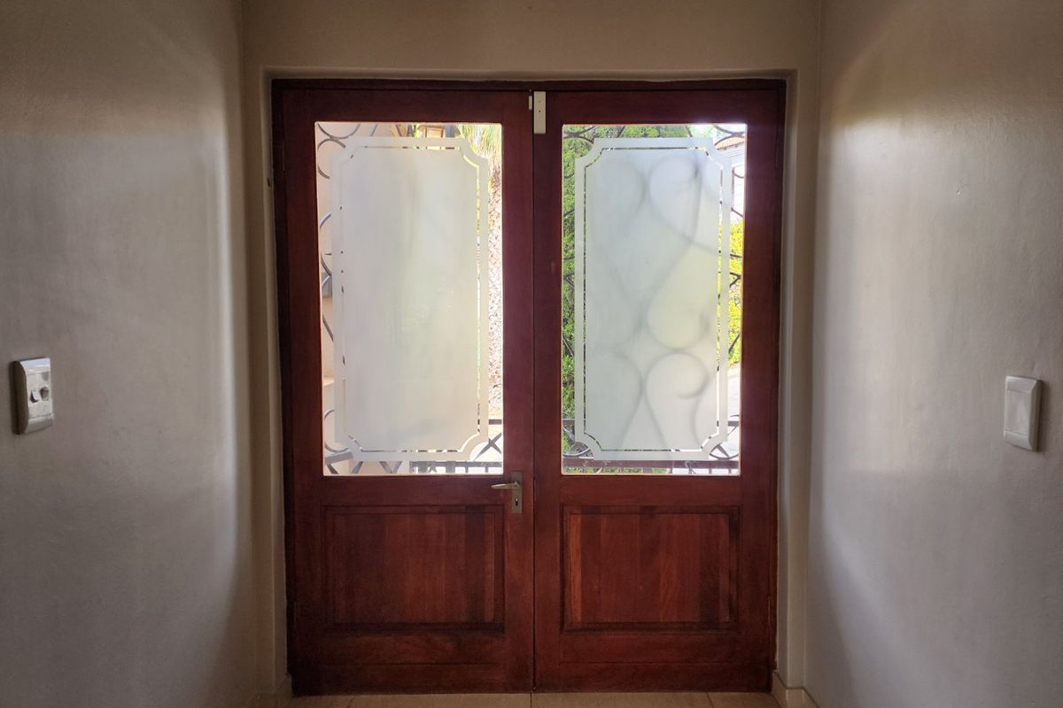 4 BEDROOM TOWNHOUSE IN WILKOPPIES - Photo 3