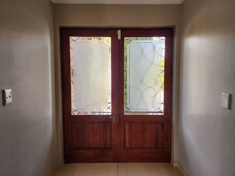 4 BEDROOM TOWNHOUSE IN WILKOPPIES - Photo 3