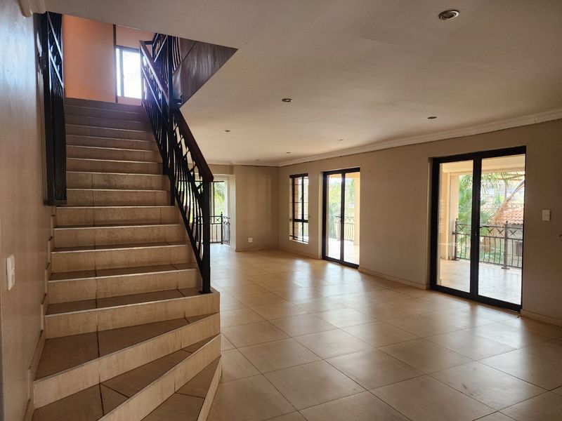 4 BEDROOM TOWNHOUSE IN WILKOPPIES - Photo 5