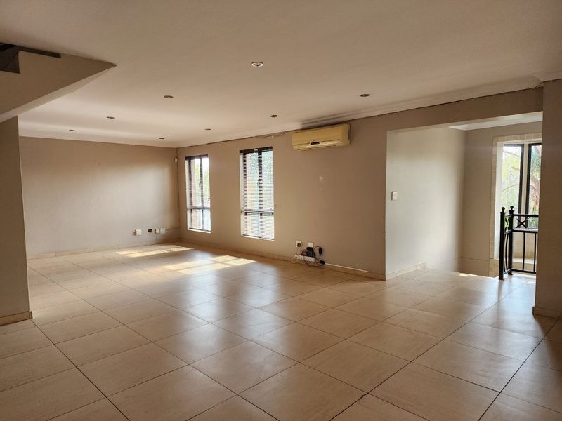 4 BEDROOM TOWNHOUSE IN WILKOPPIES - Photo 10
