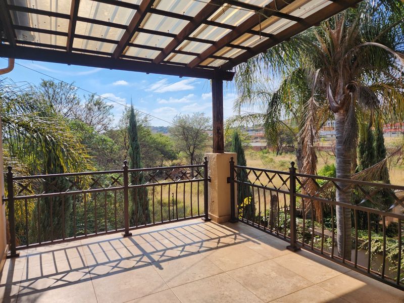 4 BEDROOM TOWNHOUSE IN WILKOPPIES - Photo 9
