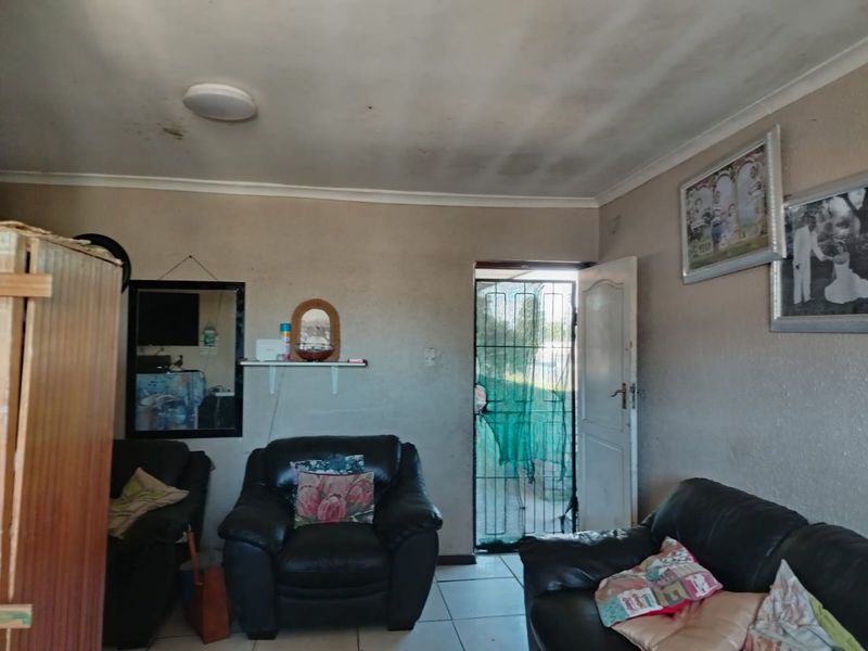 1ST FLOOR 2 BEDROOM FLAT FOR SALE - EIKENHOF FLAT BELMONT PARK - Photo 2