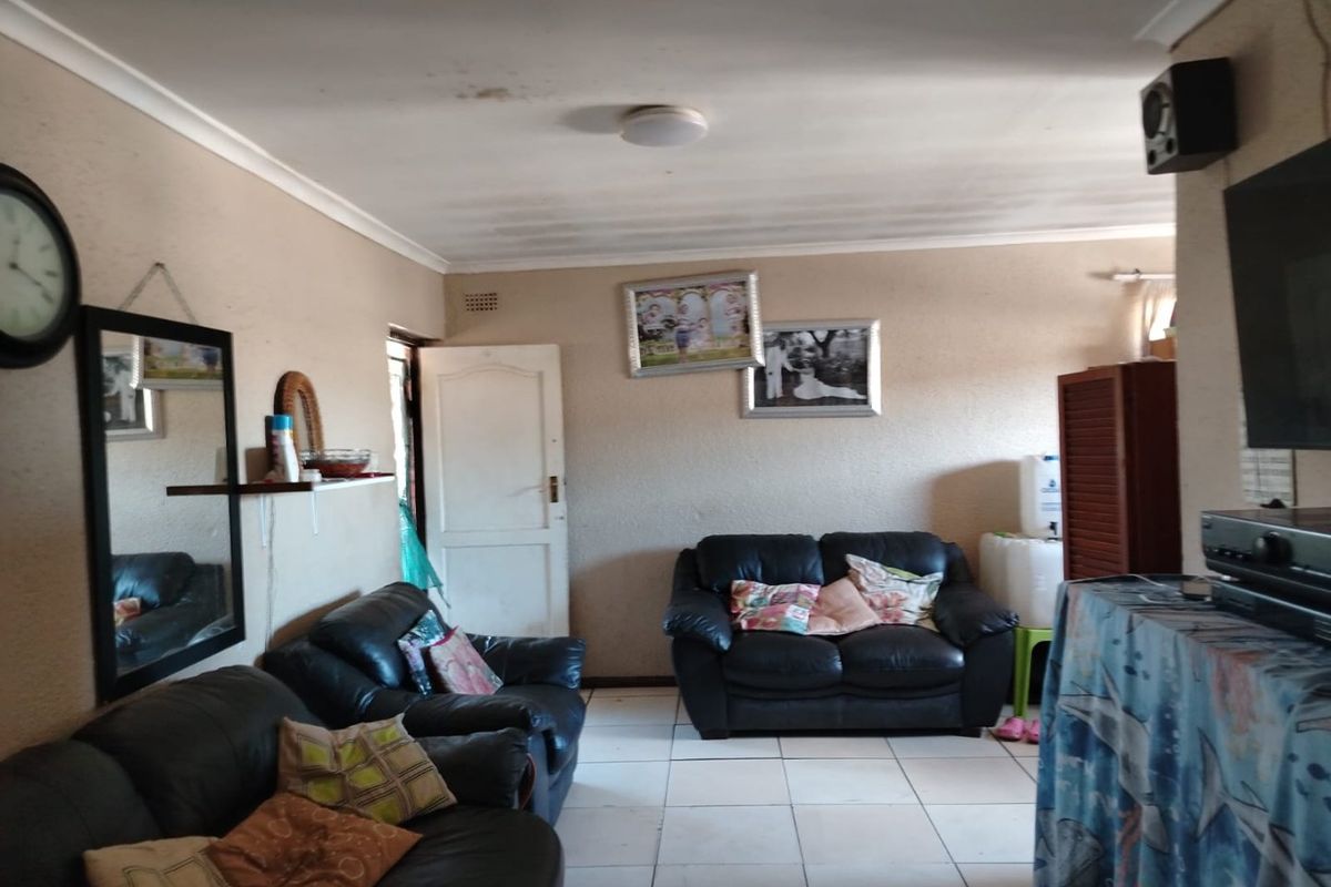 1ST FLOOR 2 BEDROOM FLAT FOR SALE - EIKENHOF FLAT BELMONT PARK - Photo 4