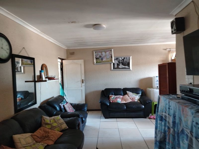 1ST FLOOR 2 BEDROOM FLAT FOR SALE - EIKENHOF FLAT BELMONT PARK - Photo 4
