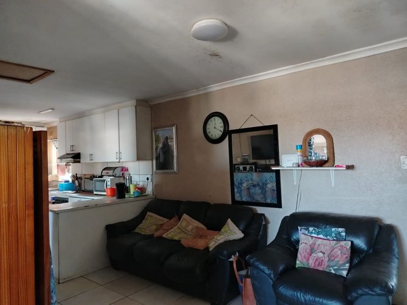 1ST FLOOR 2 BEDROOM FLAT FOR SALE - EIKENHOF FLAT BELMONT PARK - Photo 3