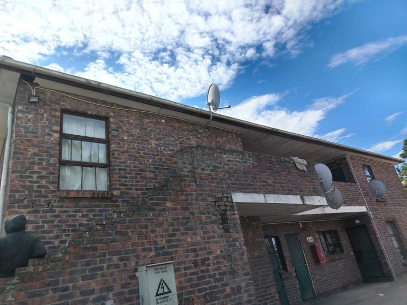 1ST FLOOR 2 BEDROOM FLAT FOR SALE - EIKENHOF FLAT BELMONT PARK - Photo 1
