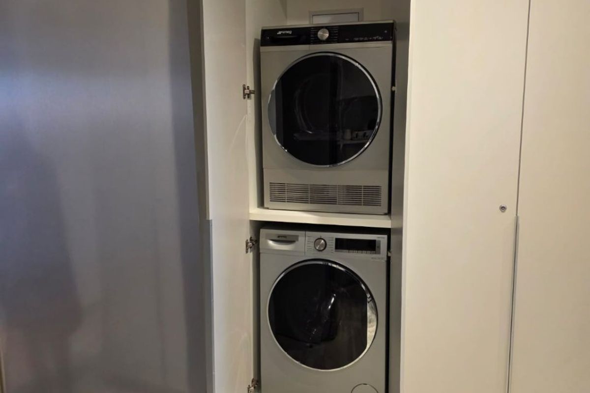 Luxury 2 Bedroom 1.5 Bathroom in Menlyn - Photo 4
