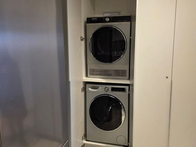 Luxury 2 Bedroom 1.5 Bathroom in Menlyn - Photo 4