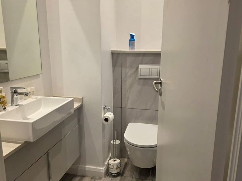 Luxury 2 Bedroom 1.5 Bathroom in Menlyn - Photo 9