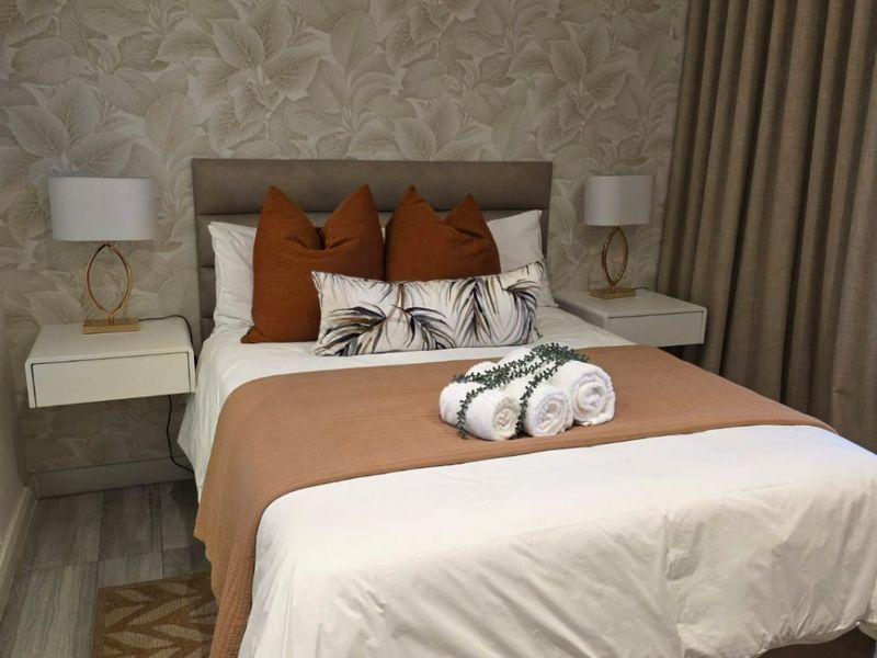 Luxury 2 Bedroom 1.5 Bathroom in Menlyn - Photo 8