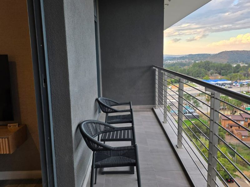 Luxury 2 Bedroom 1.5 Bathroom in Menlyn - Photo 7