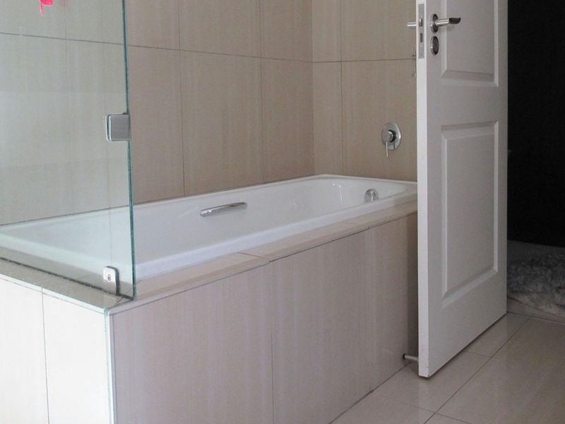 2 bed 2 bath apartment for sale Houghton Estate - Photo 10