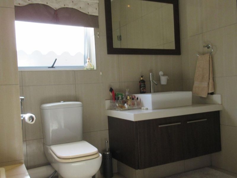 2 bed 2 bath apartment for sale Houghton Estate - Photo 8