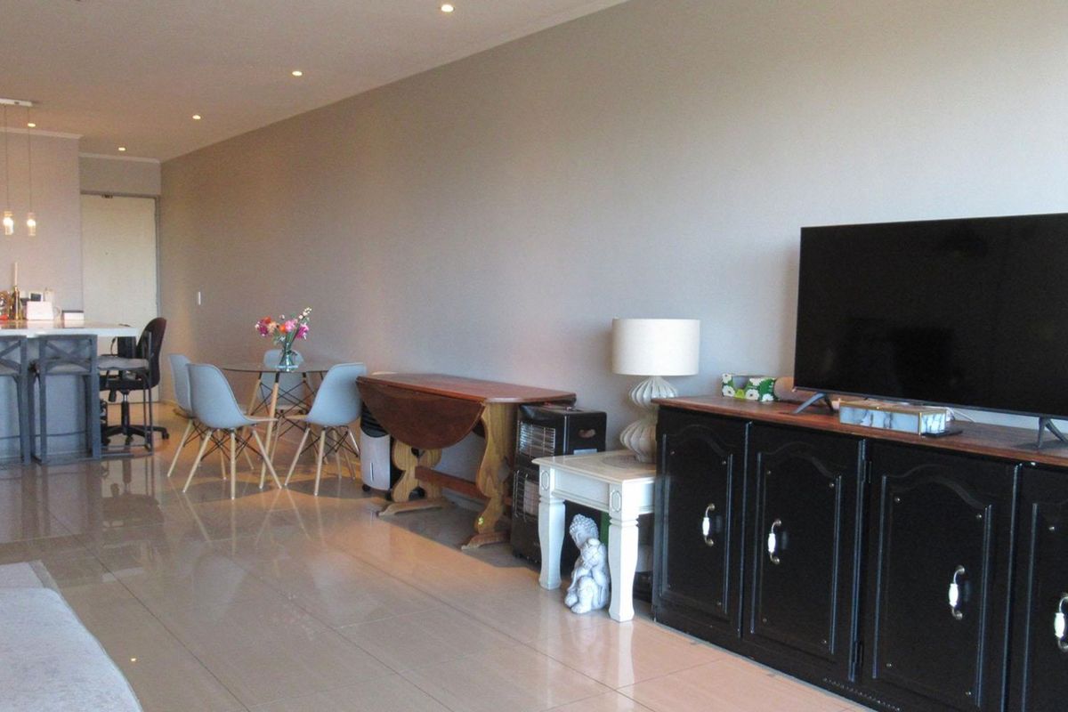 2 bed 2 bath apartment for sale Houghton Estate - Photo 2