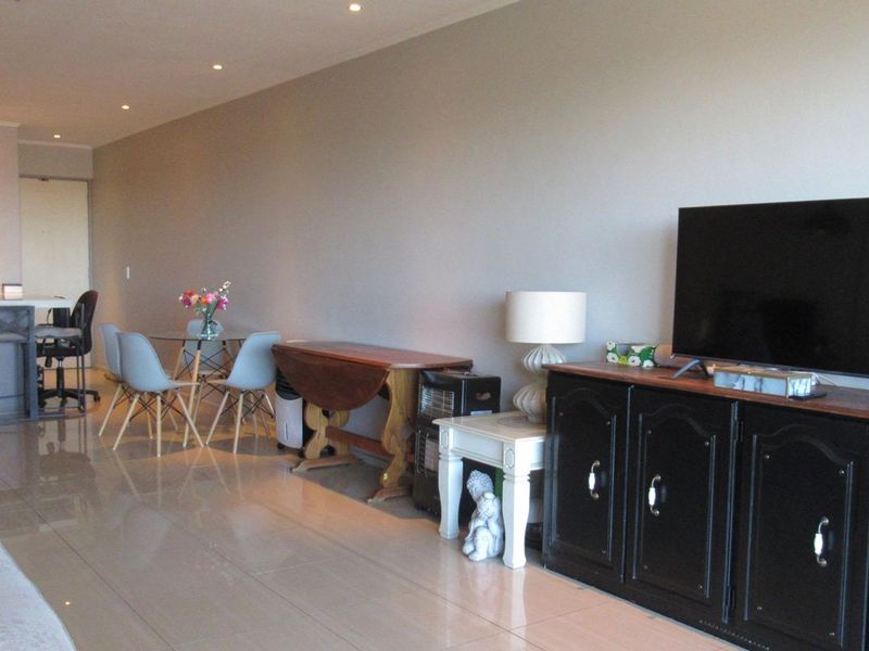 2 bed 2 bath apartment for sale Houghton Estate - Photo 2