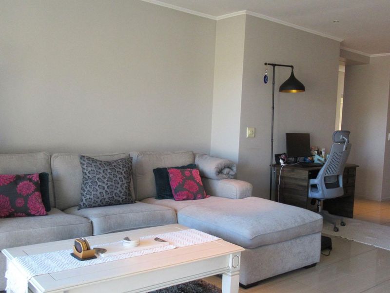 2 bed 2 bath apartment for sale Houghton Estate - Photo 3