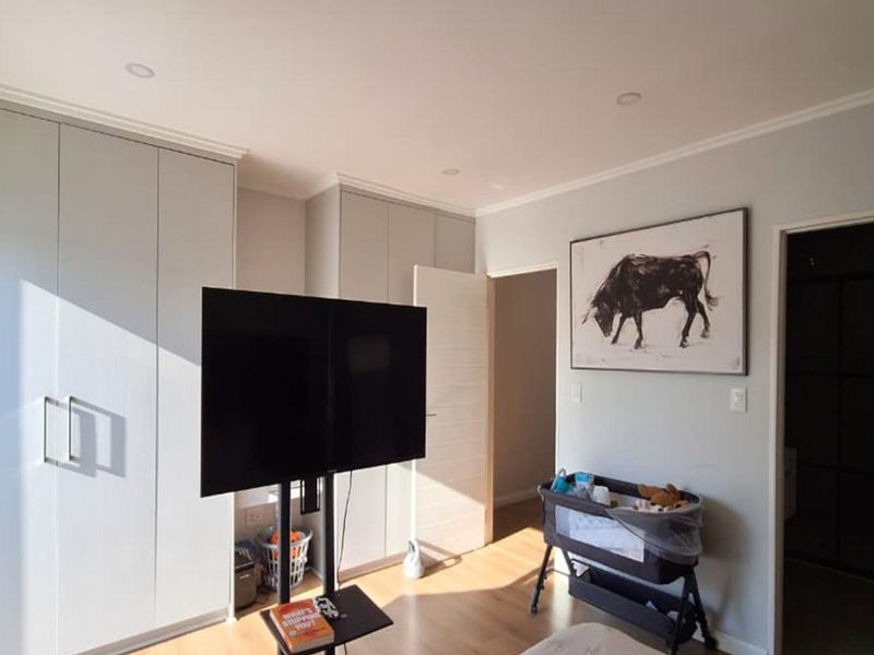 2 Bedroom Apartment / Flat for Sale in Craighall - Photo 8