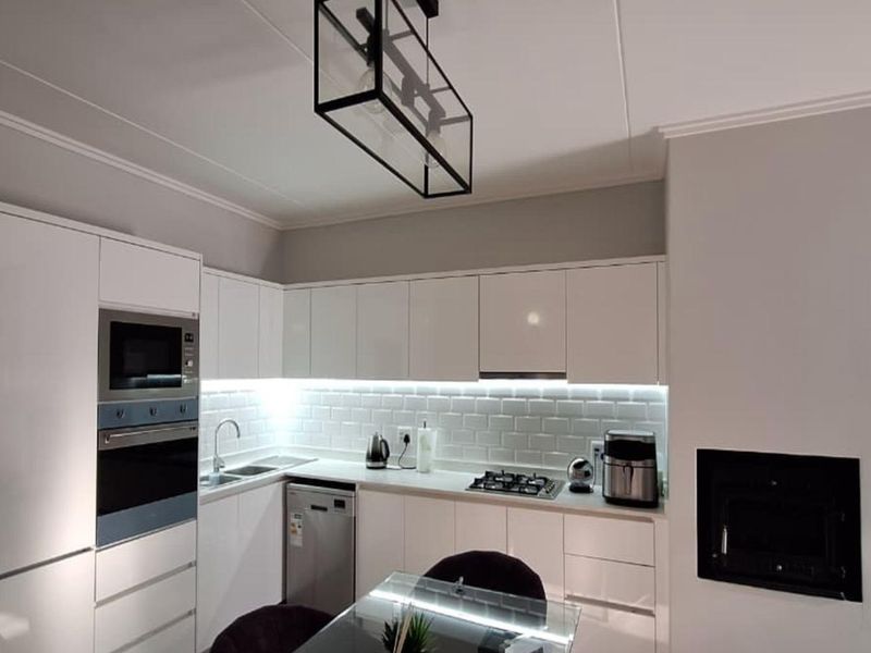 2 Bedroom Apartment / Flat for Sale in Craighall - Photo 3
