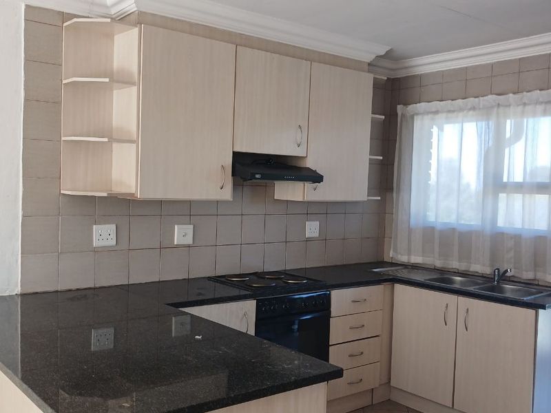 Spacious 2 bed 2 bath apartment - Photo 6