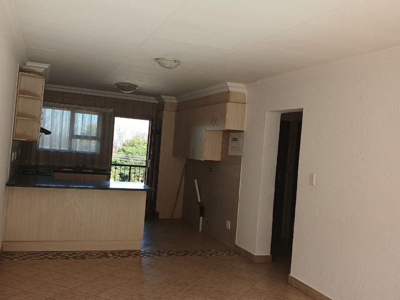 Spacious 2 bed 2 bath apartment - Photo 3