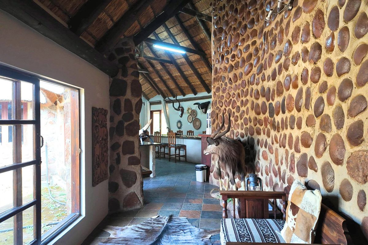 5 Star Game Lodge ideal For Safari-Outfitter - Photo 3