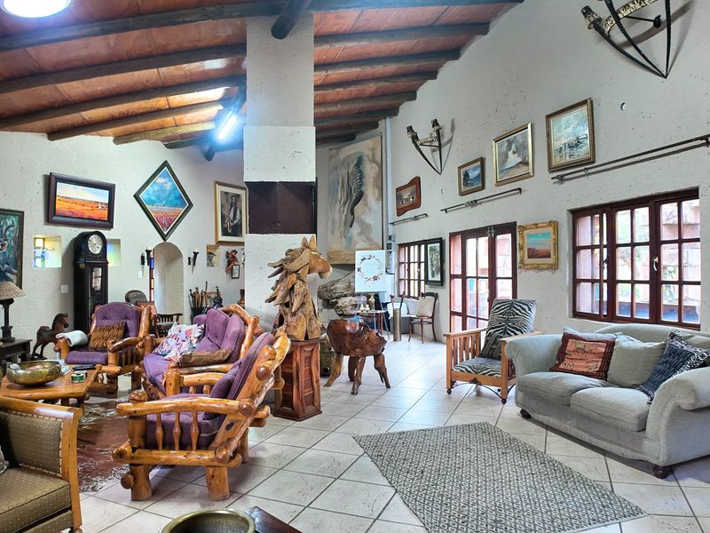 Huge 4 Bedrooms Home on 147 Hectares Sectional Game Farm (7 owners) - Photo 4