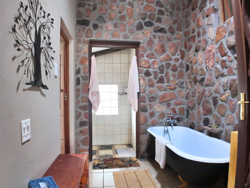 Huge 4 Bedrooms Home on 147 Hectares Sectional Game Farm (7 owners) - Photo 8