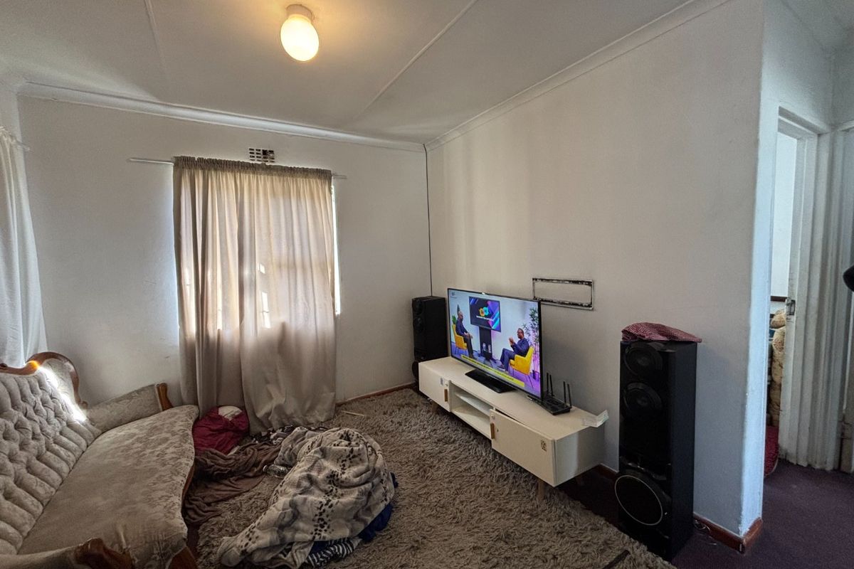 Two bedroom home & flatlet with rental income potential... - Photo 3