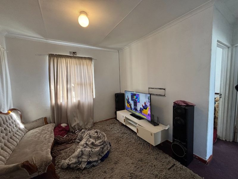 Two bedroom home & flatlet with rental income potential... - Photo 3