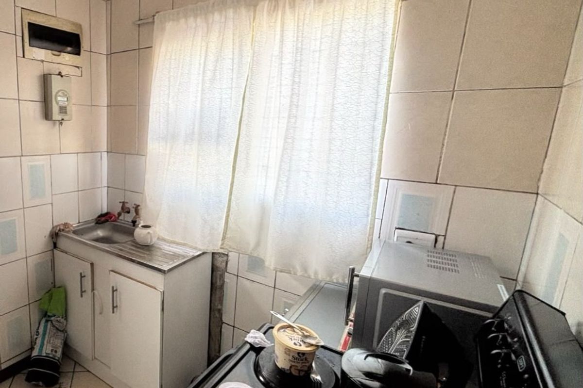 Two bedroom home & flatlet with rental income potential... - Photo 4