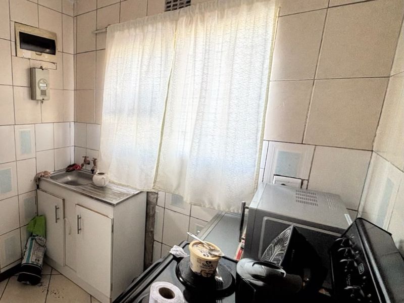 Two bedroom home & flatlet with rental income potential... - Photo 4