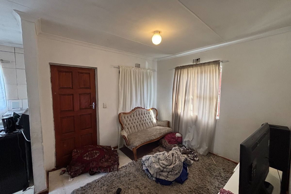 Two bedroom home & flatlet with rental income potential... - Photo 2