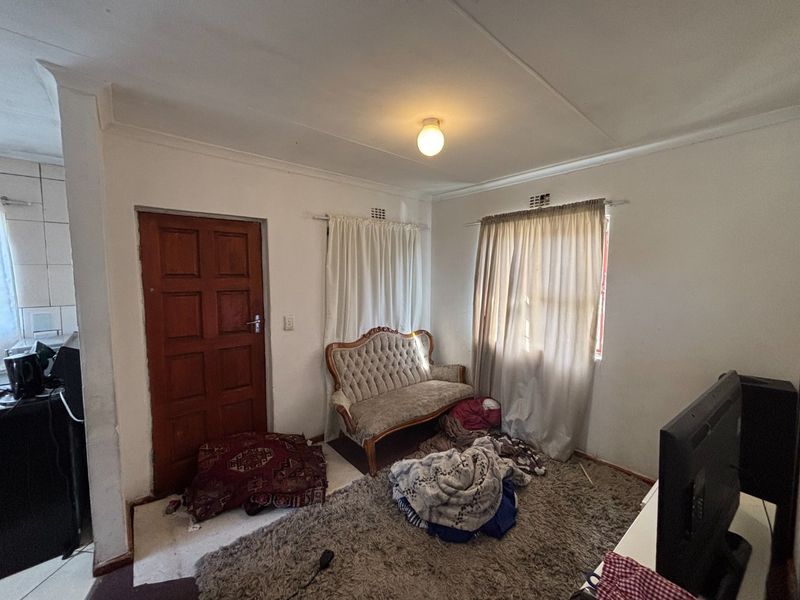 Two bedroom home & flatlet with rental income potential... - Photo 2