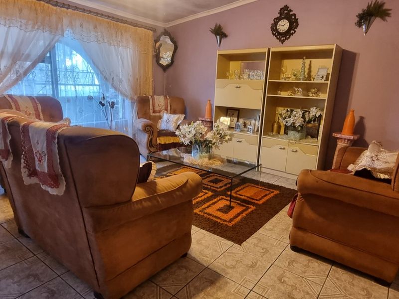 4 bedroom family home for sale in Silvertown. - Photo 6