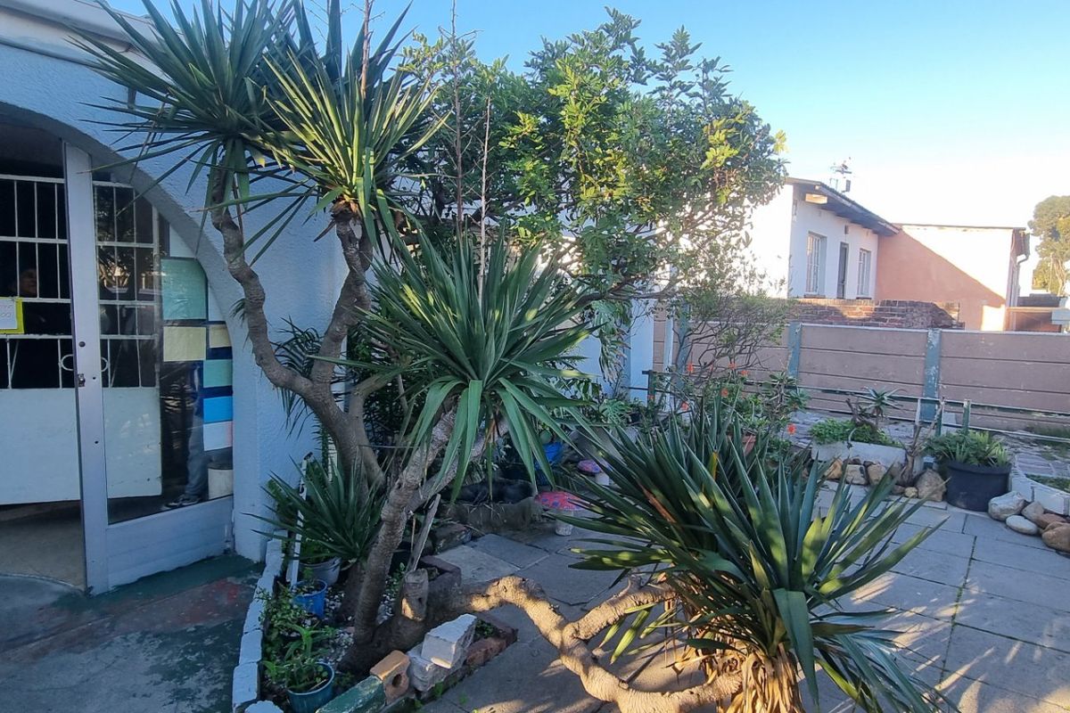 4 bedroom family home for sale in Silvertown. - Photo 3