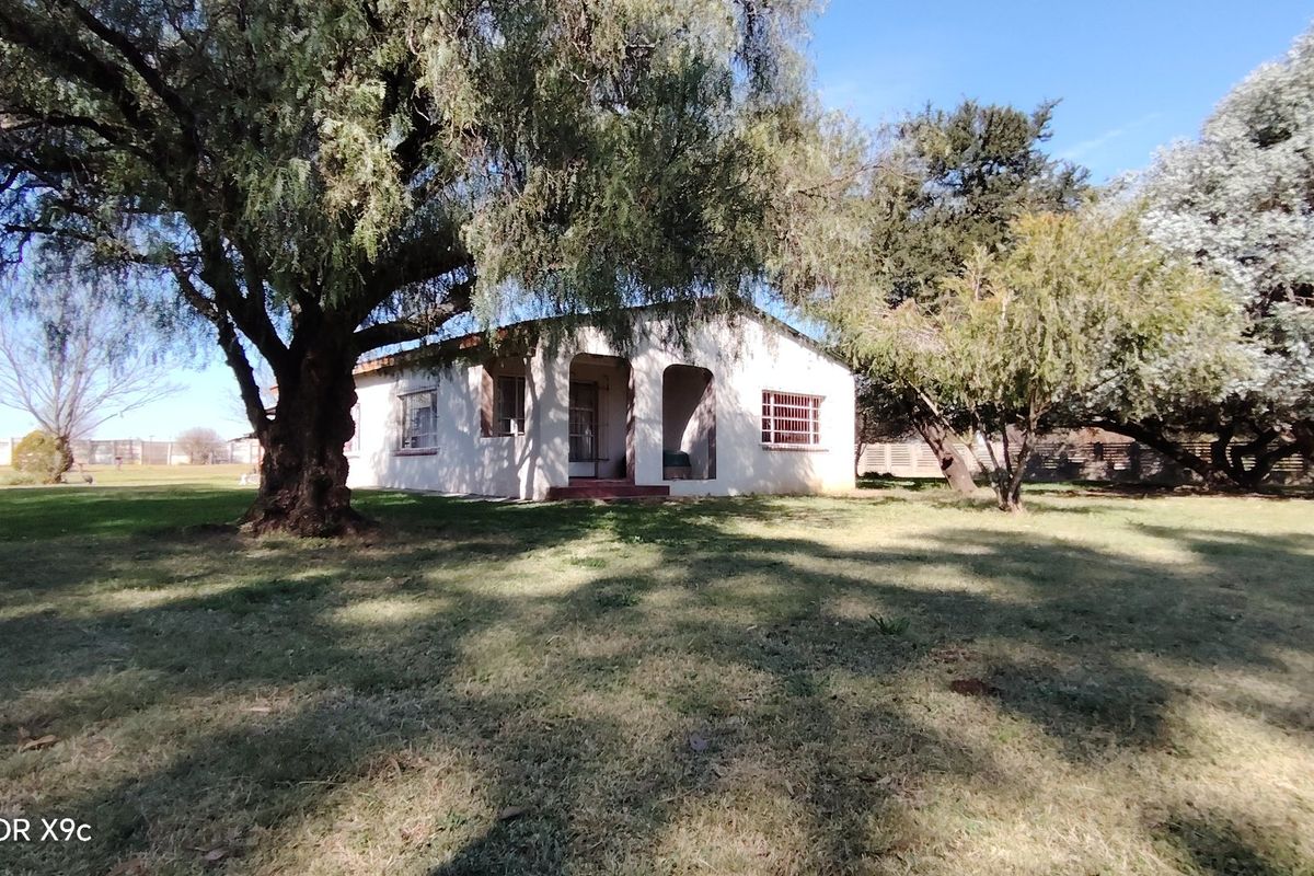Versatile 2.2ha Smallholding with 2 Homes, 3 Flatlets & Farming Potential in Nelsonia - Photo 2
