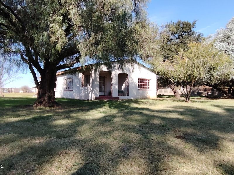 Versatile 2.2ha Smallholding with 2 Homes, 3 Flatlets & Farming Potential in Nelsonia - Photo 2