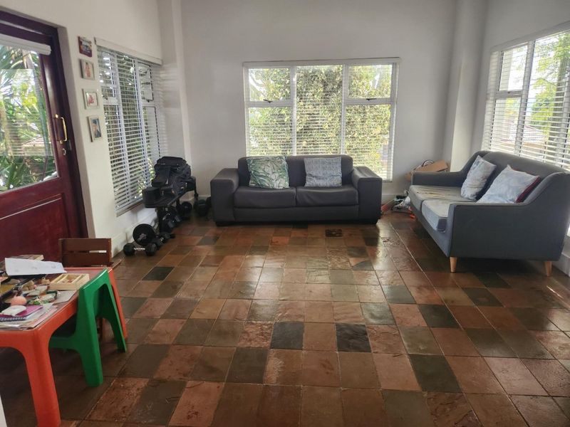 3 Bedroom Family home with granny flat - Photo 3