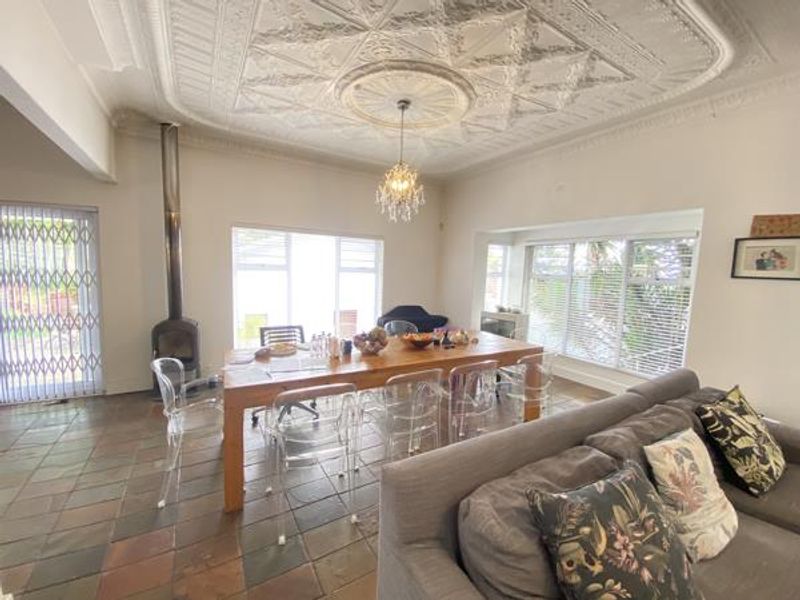 3 Bedroom Family home with granny flat - Photo 5