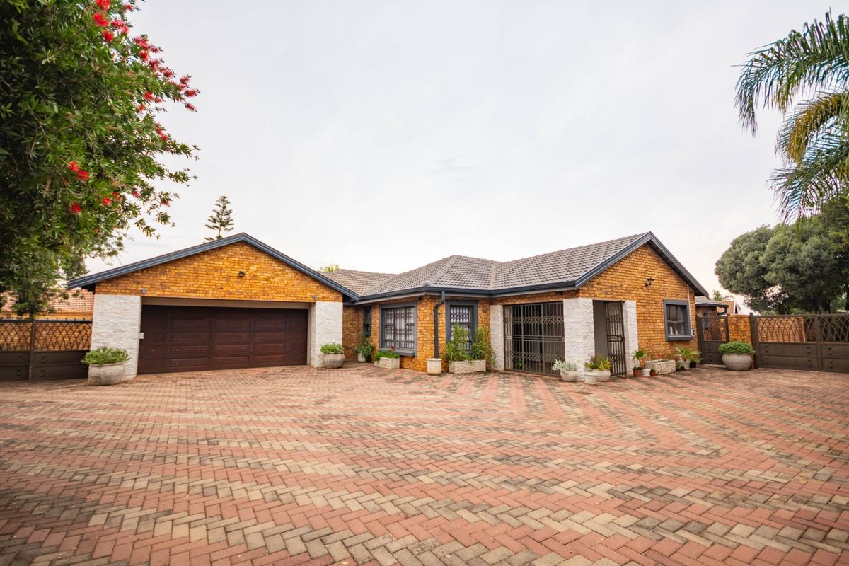 Architectural masterpiece of a property for sale at Chantelle - Photo 3
