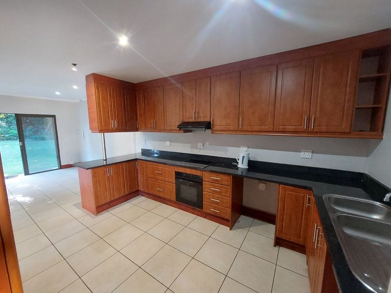 Sunny 2 bed garden cottage in Kloof with modern ease - Photo 2