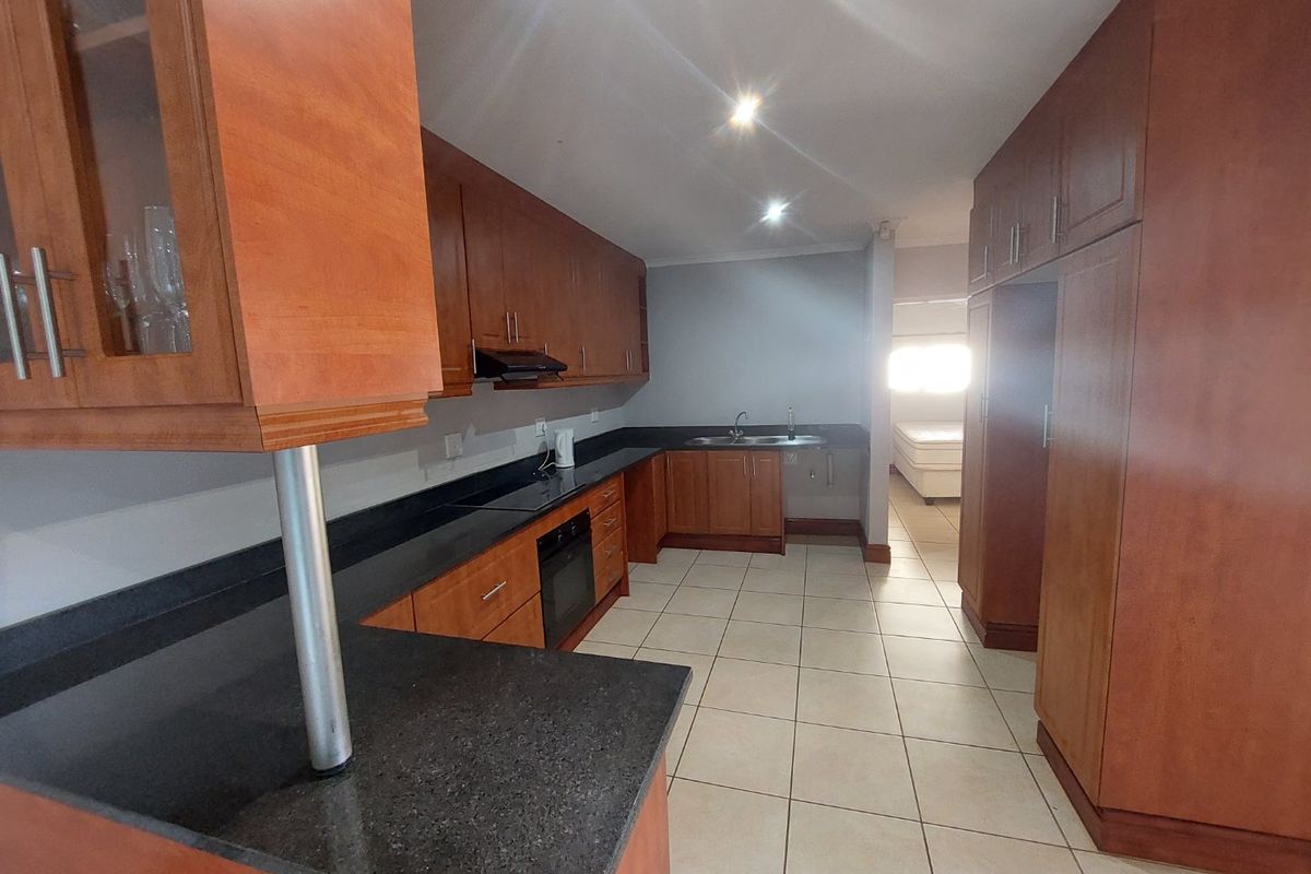 Sunny 2 bed garden cottage in Kloof with modern ease - Photo 3