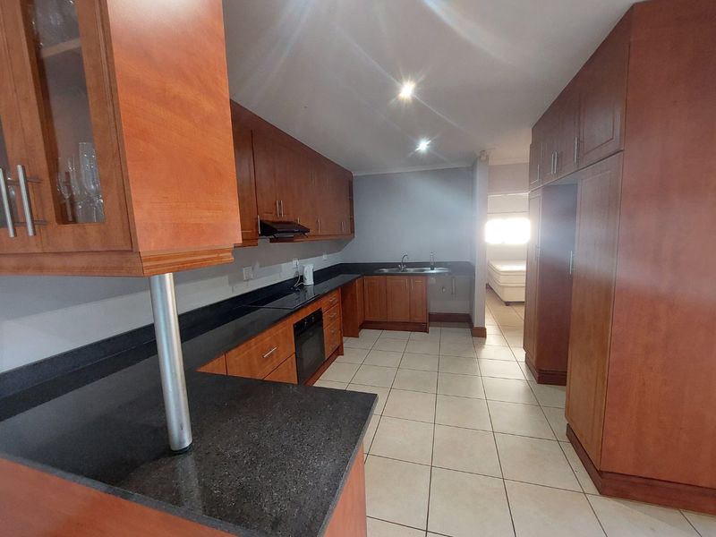 Sunny 2 bed garden cottage in Kloof with modern ease - Photo 3