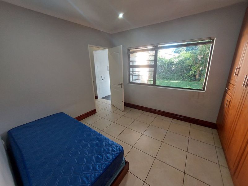 Sunny 2 bed garden cottage in Kloof with modern ease - Photo 9