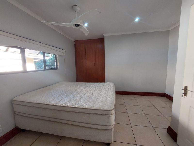 Sunny 2 bed garden cottage in Kloof with modern ease - Photo 7