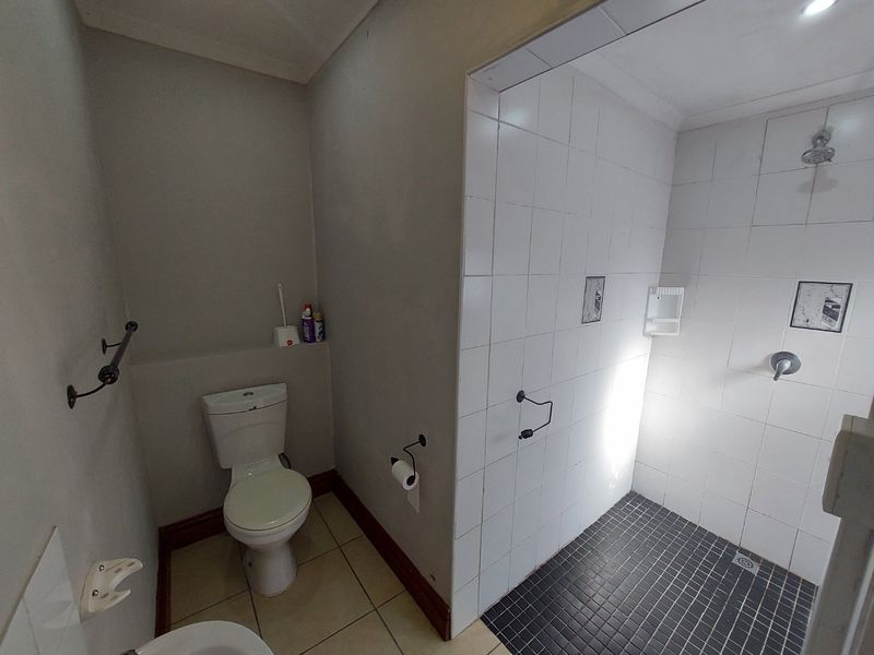 Sunny 2 bed garden cottage in Kloof with modern ease - Photo 5