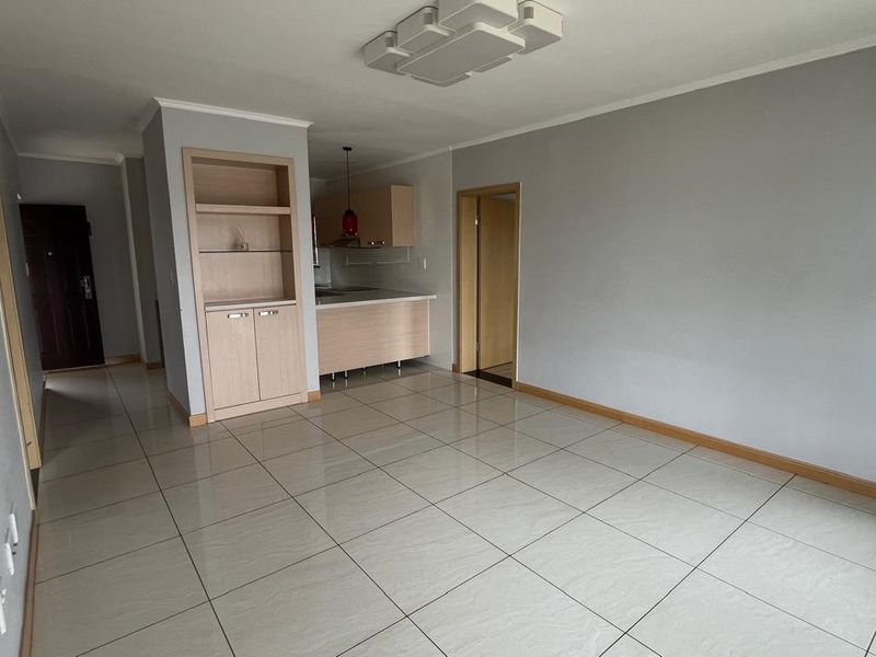 2 Bedrooms 2 Bathrooms apartment available IMMEDIATELY - Photo 2